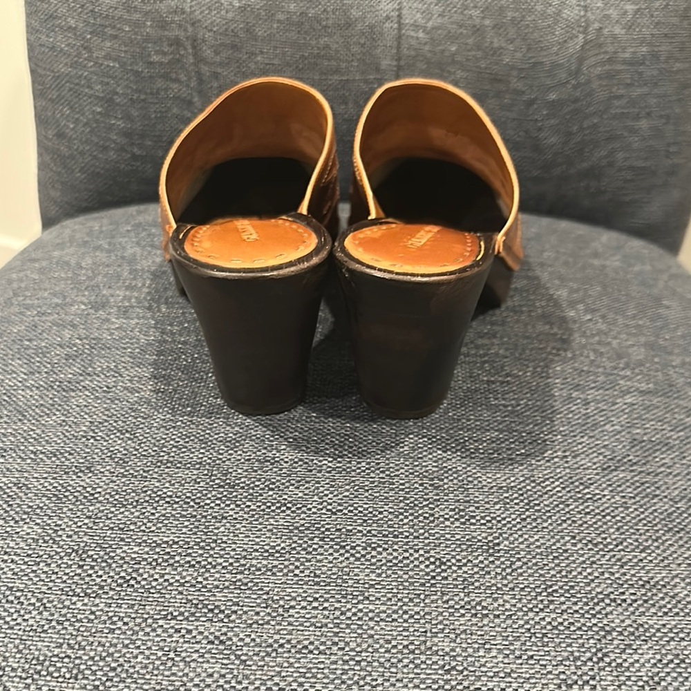 Giani Bernini Tan Leather Embroidered Mule Clogs - Picture 3 of 6